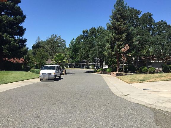 4th image of 8673 Old Villa Ct