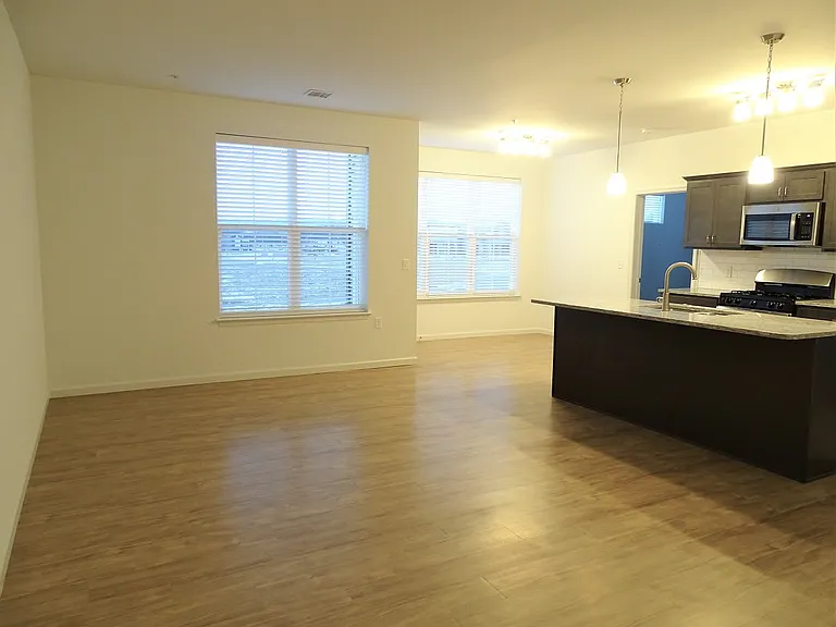 Park West Apartments — Photo 45
