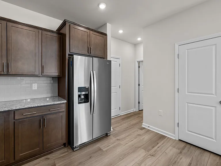 5615 Edessa Ave — Photo 9