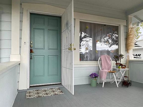 5th image of 1727 Marin St