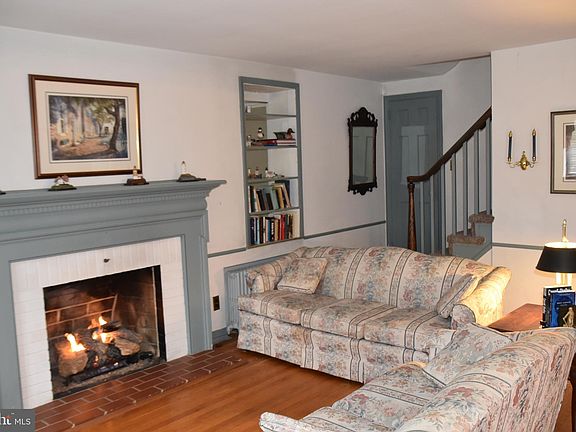 3rd image of 605 Northside Dr