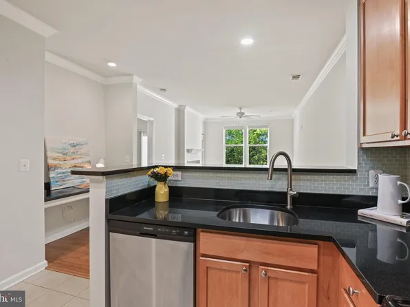 12000 Market St APT 343, Reston, VA 20190