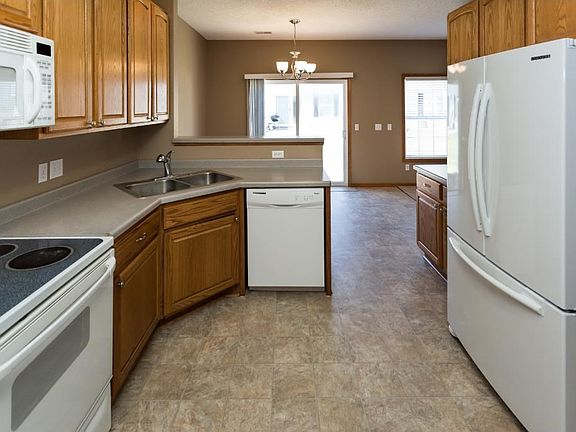 4th image of 7482 Derby Ln