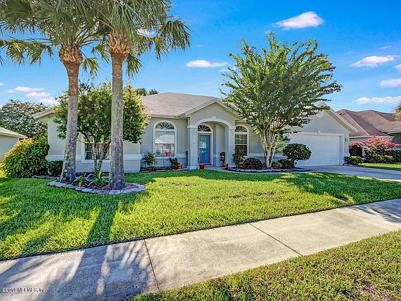 3rd image of 23917 Flora Parke Blvd