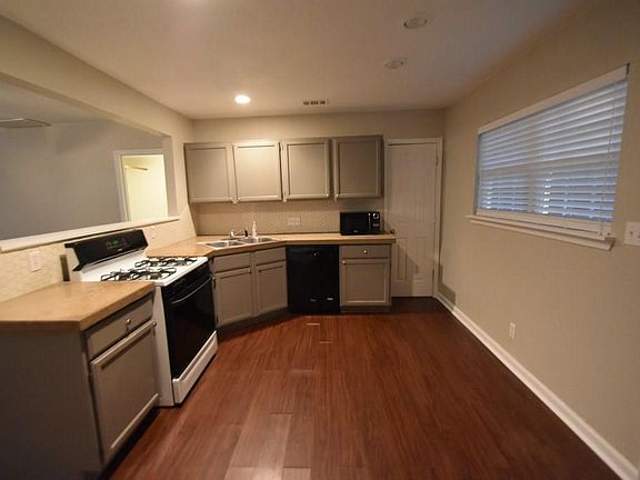 4th image of 804 E Hook St