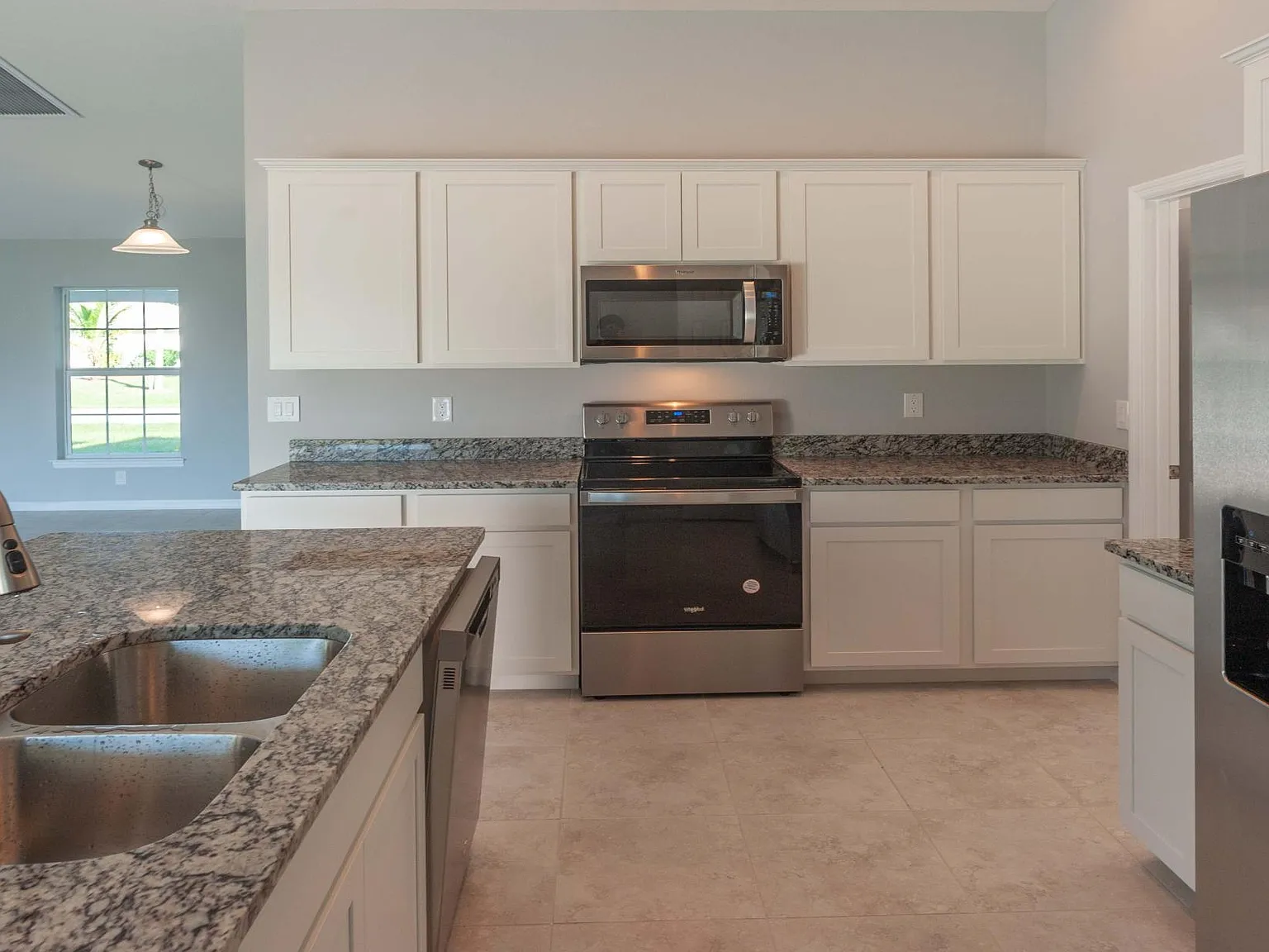 4 bed, 2250 sqft, $2,449 — Photo 3