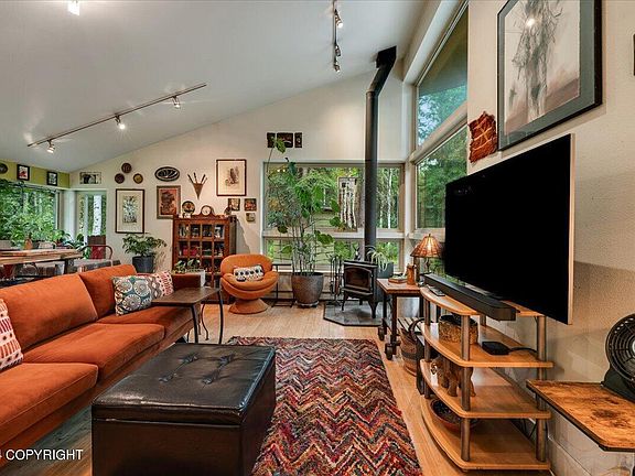 2nd image of 2061 Sun Valley Dr