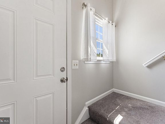 5th image of 203 Fernwood Pl