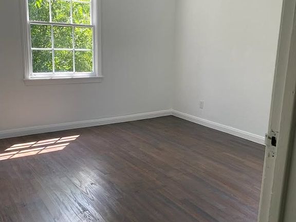 4th image of 3917 Speight Ave