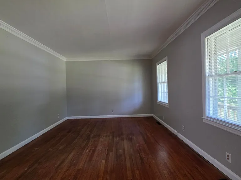 404 Elizabeth Ave — Photo 3