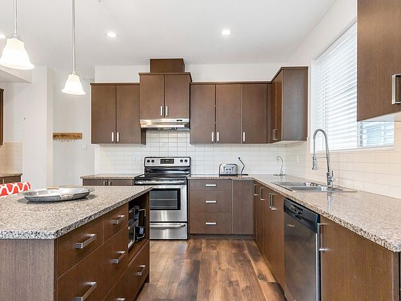 3rd image of 10777 Erskine St