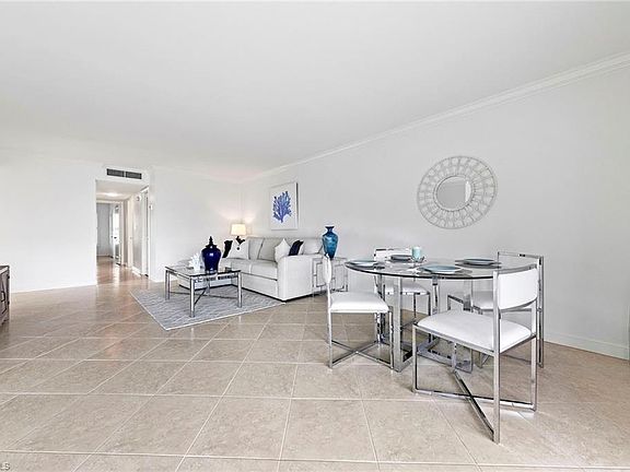 3rd image of 2082 Gulf Shore Blvd N