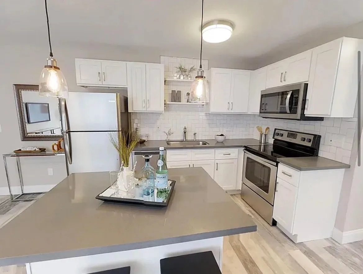 5729 Montgomery Rd - unit 2 — Photo 3