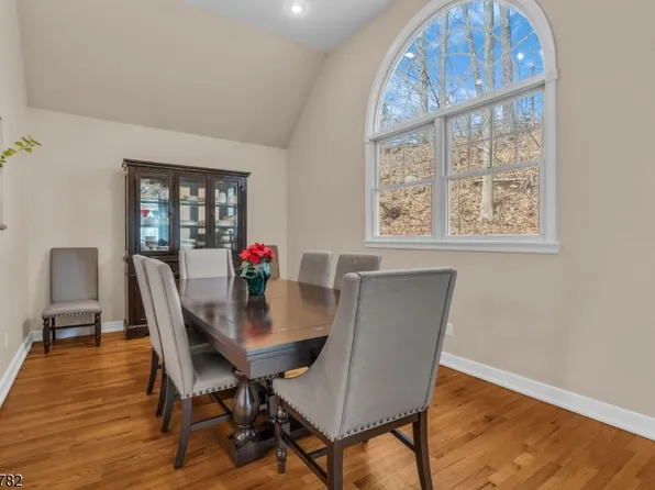 15 High Mountain Rd, Oakland Boro, NJ 07436