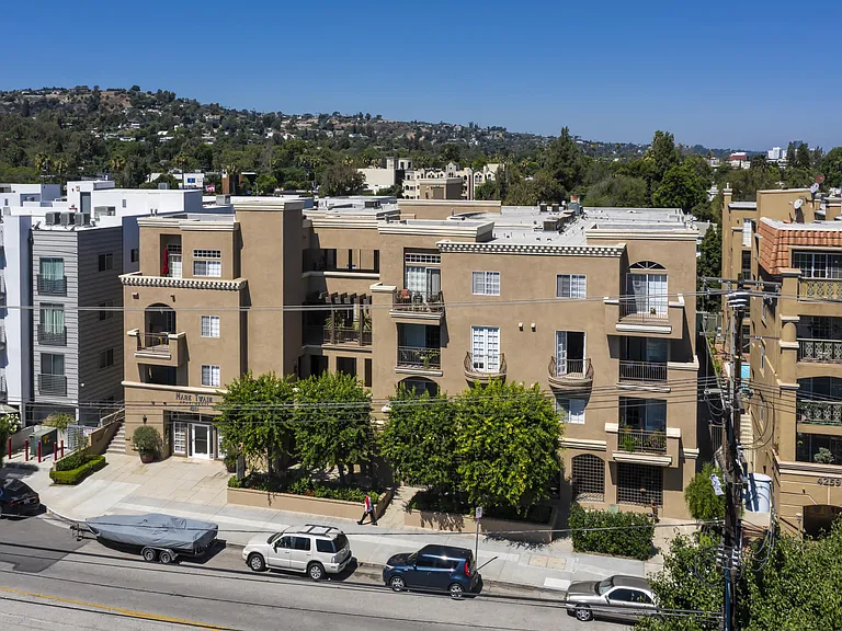 Apartments in Sherman Oaks, CA - Aerial View of Community and Surrounding Areas