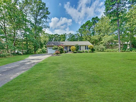 3rd image of 251 Serpentine Dr