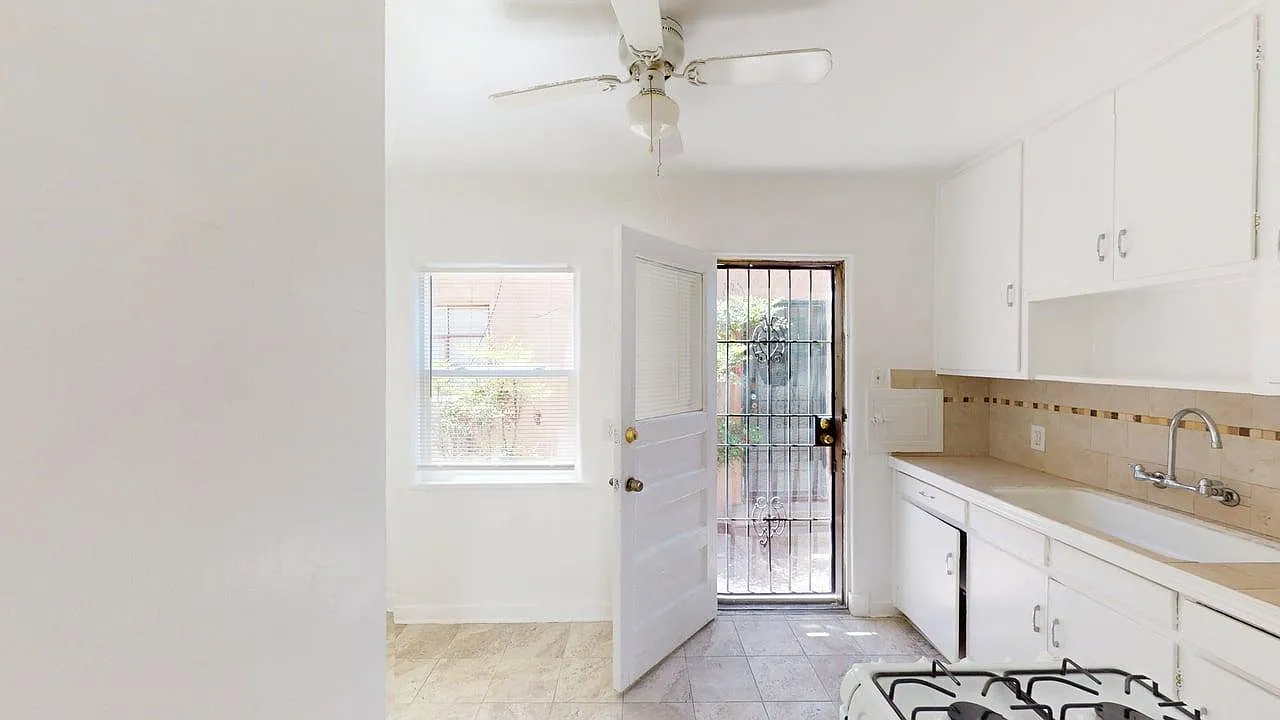 800 Kent Ave NW- 1 Bedroom Apartments in Beautiful Downtown Compound — Photo 3