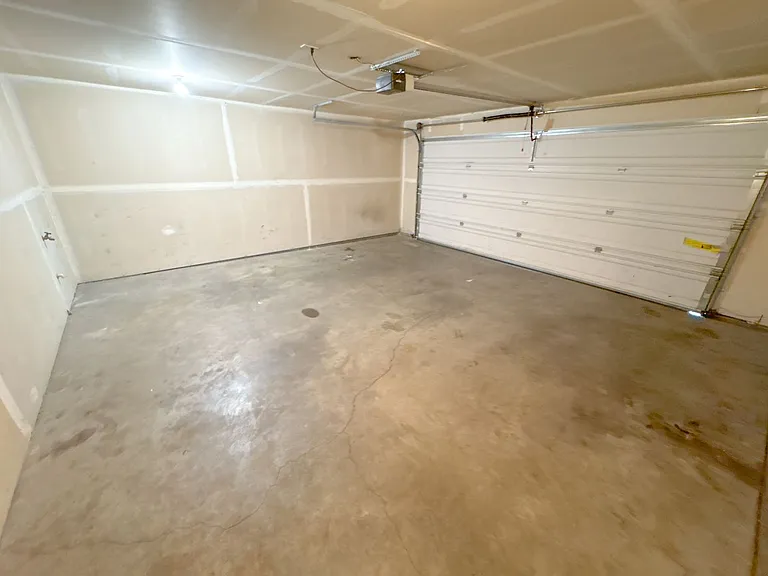 5641-5643-5645-5 N Hills Dr — Photo 27