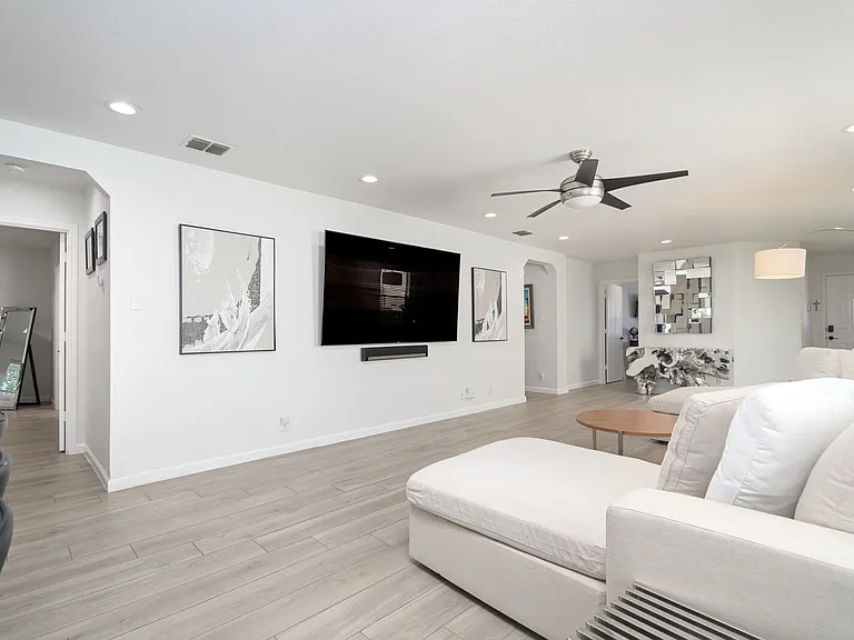 5822 Armstrong Wl — Photo 2