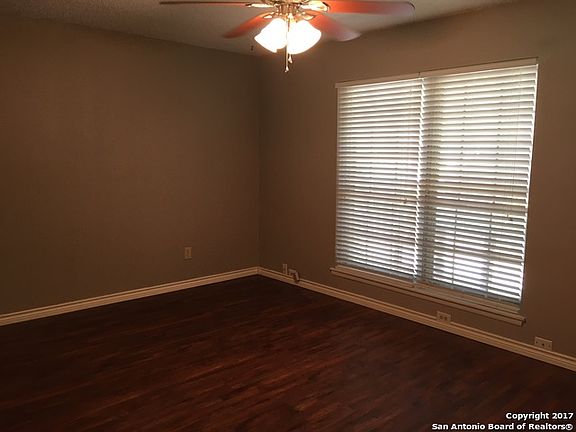 3rd image of 300 Lori Lynn Dr