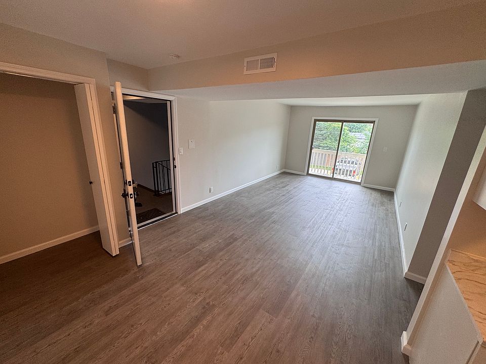 1st image of 105 Surrey Ct APT 5