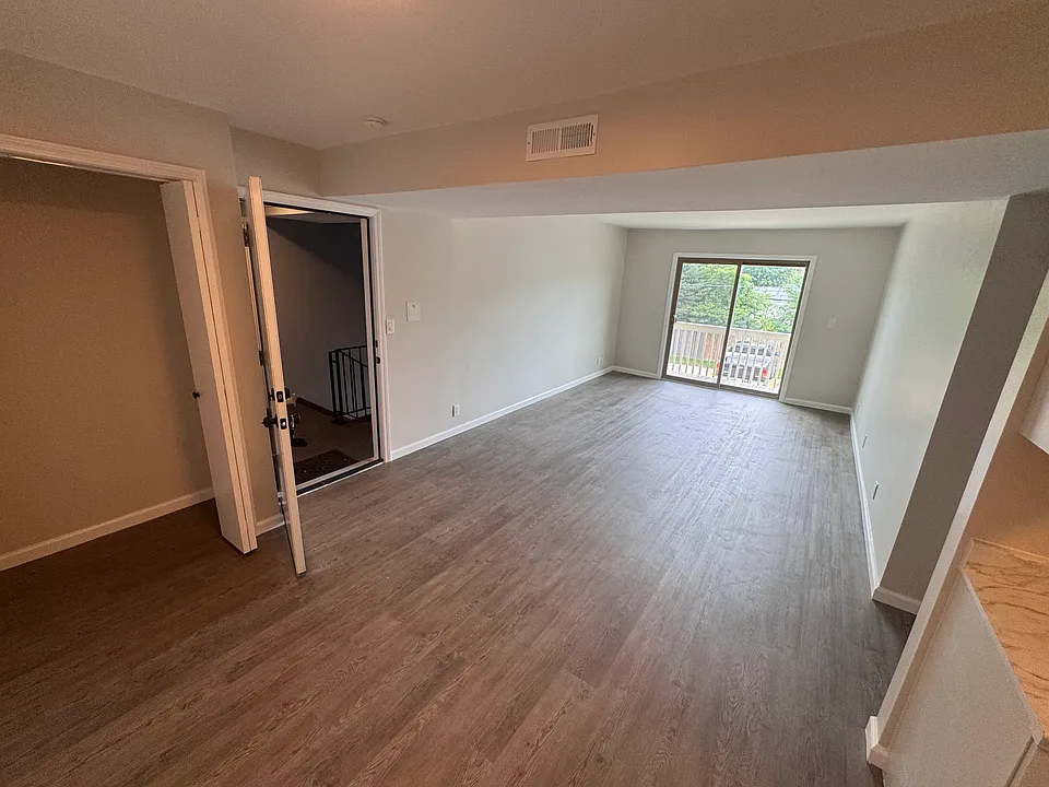 105 Surrey Ct #5