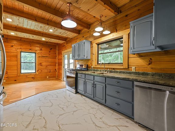 23rd image of 610 Towee Falls Rd