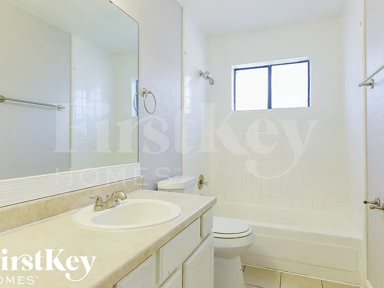 529 Valley Spring Dr — Photo 13