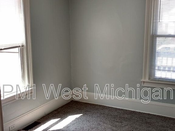 5th image of 824 Nagold St NW #1