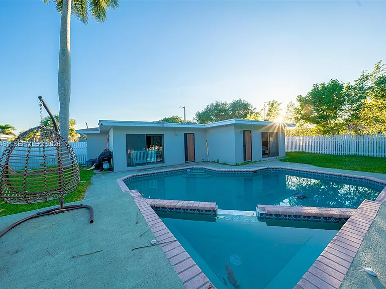 1221 W Camino Real — Photo 18