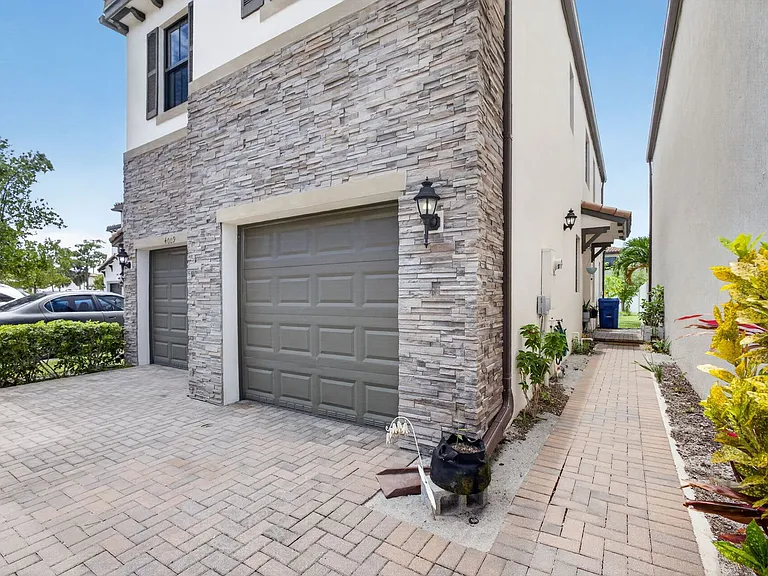 4009 Sequoia Pl — Photo 3