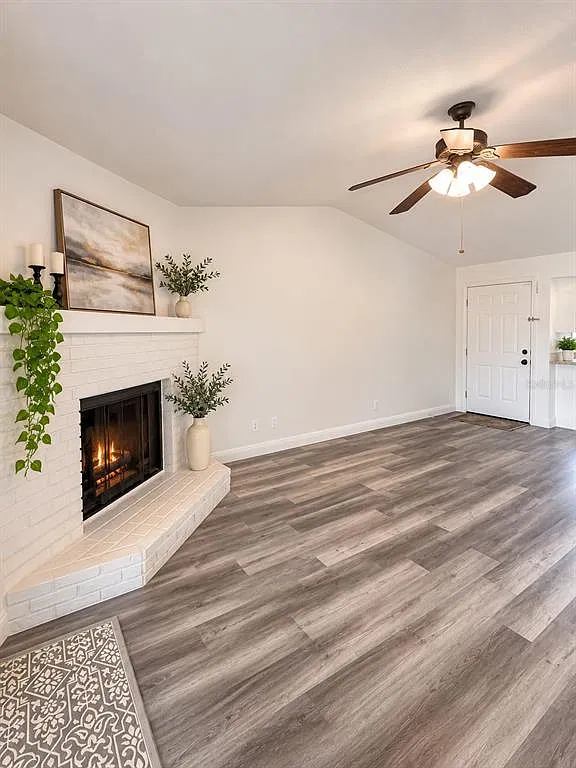 2 bed, 2.0 bath, 938 sqft, $1,590 — Photo 3