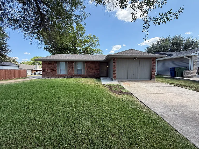 1434 Lavendale Ln — Photo 1