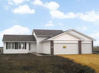 190 Prairie Moon Dr, Davis Junction, IL 61020