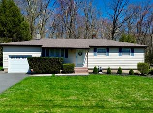 24 Highland Rd, Oak Ridge, NJ 07438