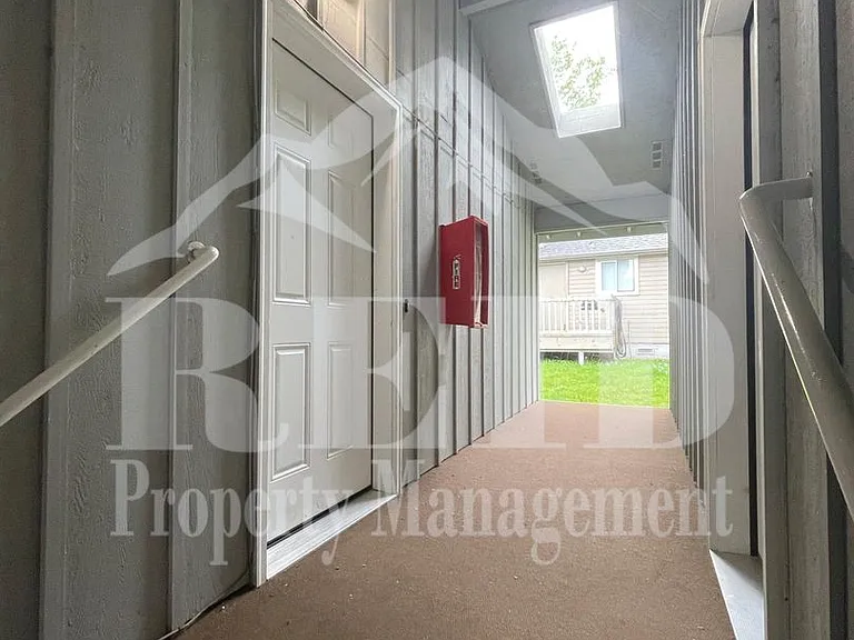 505 S Summit Ave #A-D — Photo 4