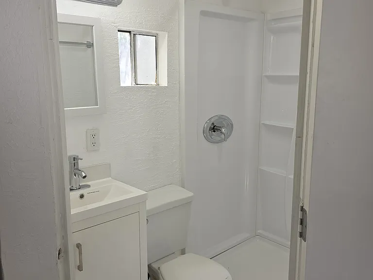 3818 W Portland St — Photo 15