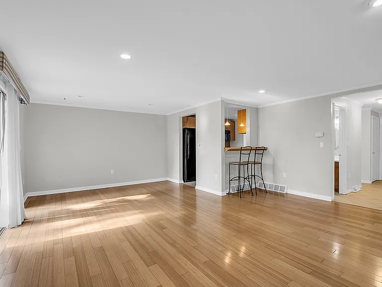 1R Snow Cir #1 — Photo 13