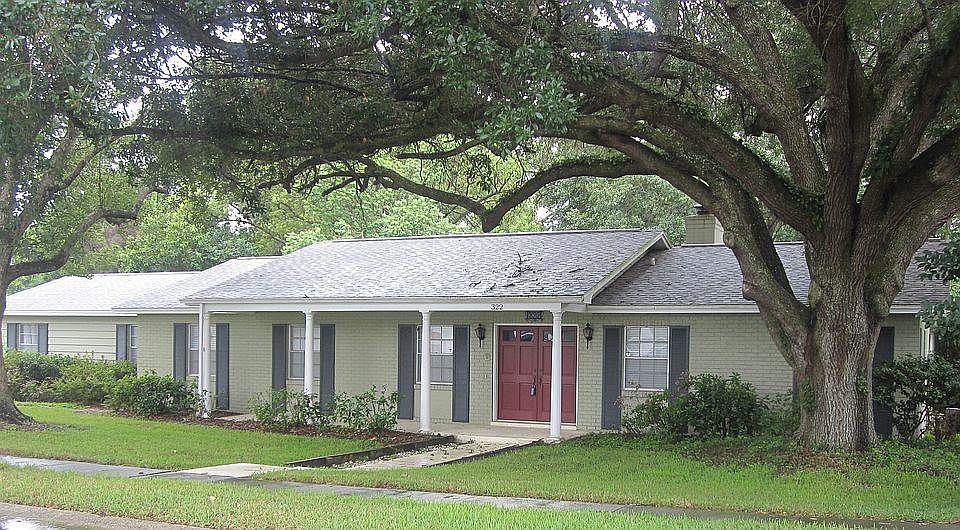 1st image of 322 Monticello Dr.