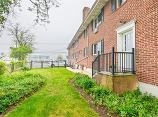 200 Merrick Road #F, Amityville, NY 11701