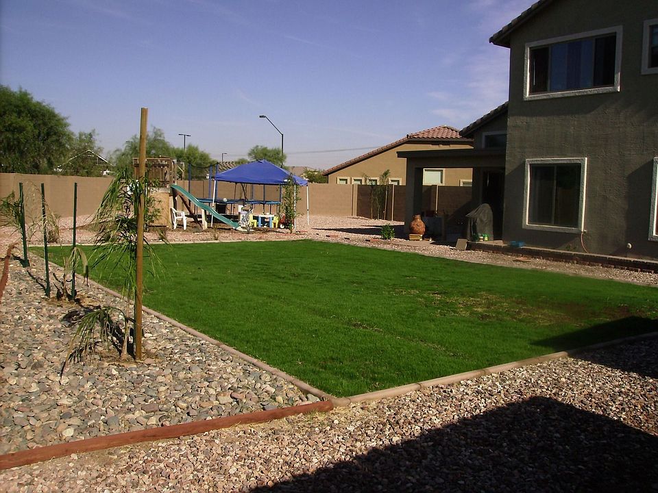 1000 ft2 grass area