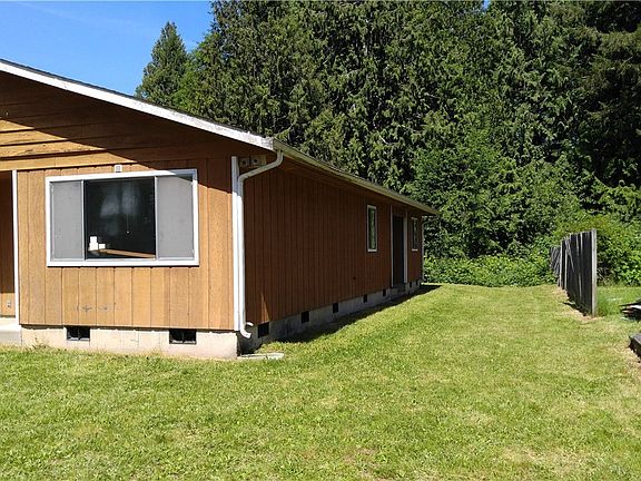 3rd image of 102 Conifer Ct