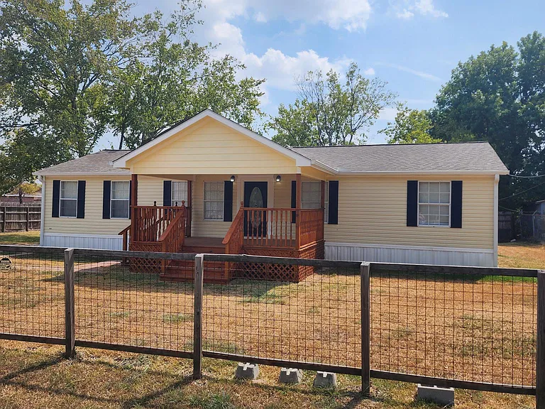 2102 N Battlebell Rd — Photo 2