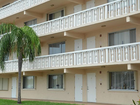 2nd image of 300 Village Green Cir Unit 219