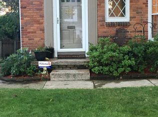 183 Hillcrest Ln, Grosse Pointe Farms, MI 48236