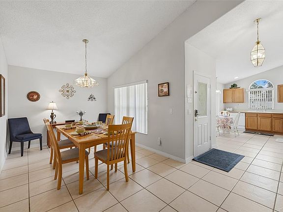 3rd image of 2555 Oneida Loop