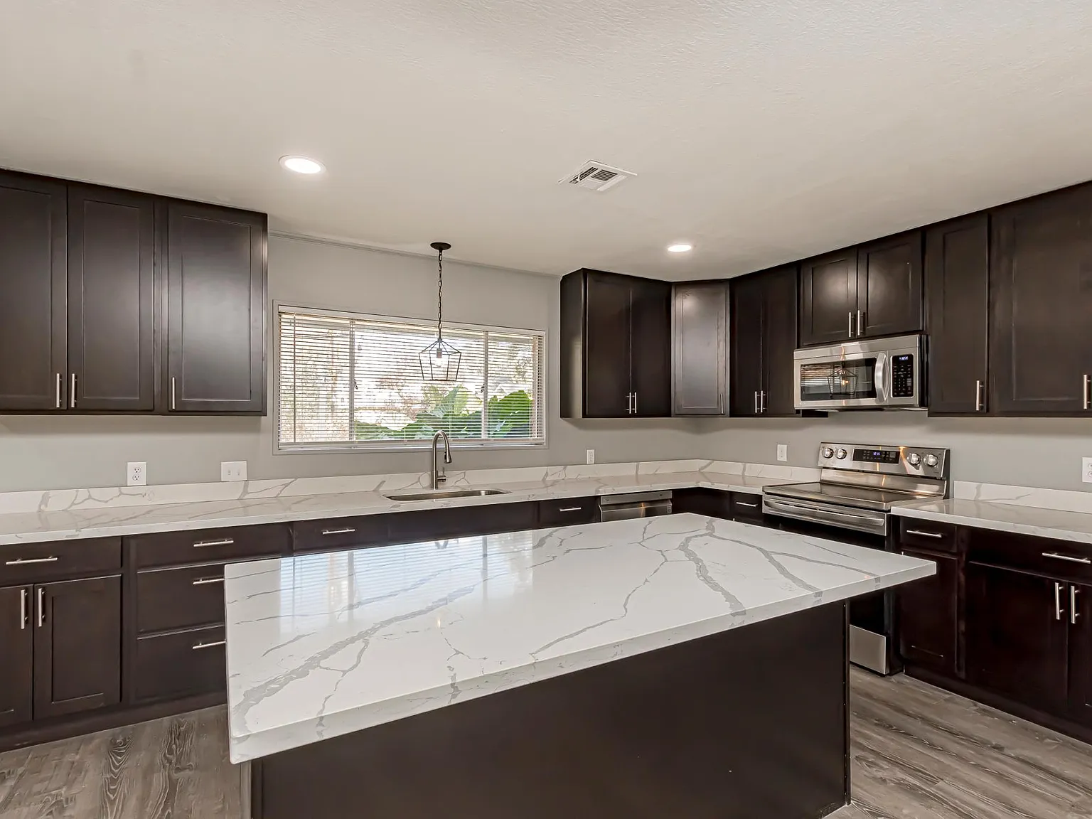 3 bed, 1712 sqft, $1,700 — Photo 3