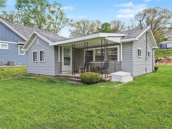 5th image of 3070 Lake Dr