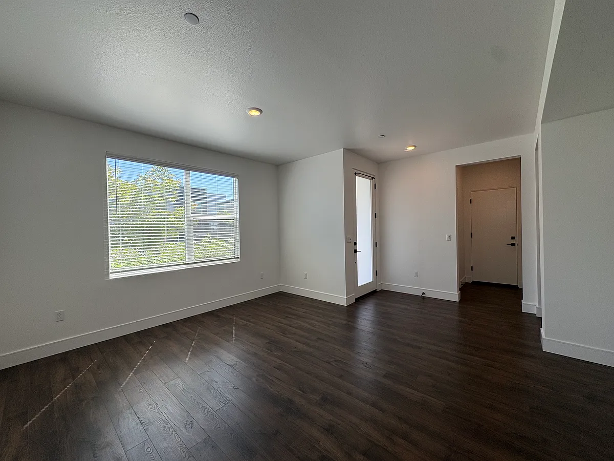Building Photo - 1615 Tecado Dr
