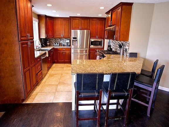 4th image of 5320 SE Sierra Vista Dr